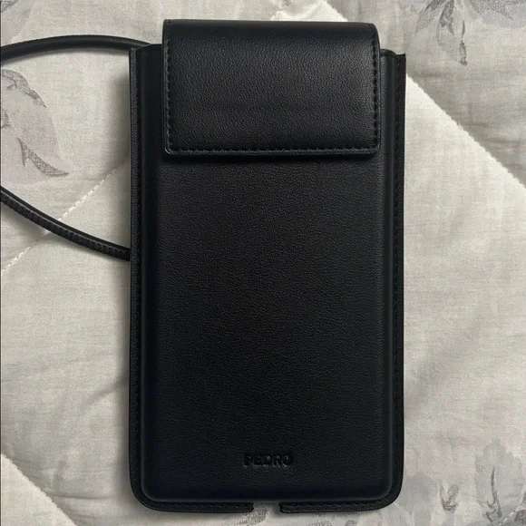 NWT PEDRO Black Phone Pouch - trip hands free case
Approx. 4” x 7” x 0.75” - Picture 5 of 9